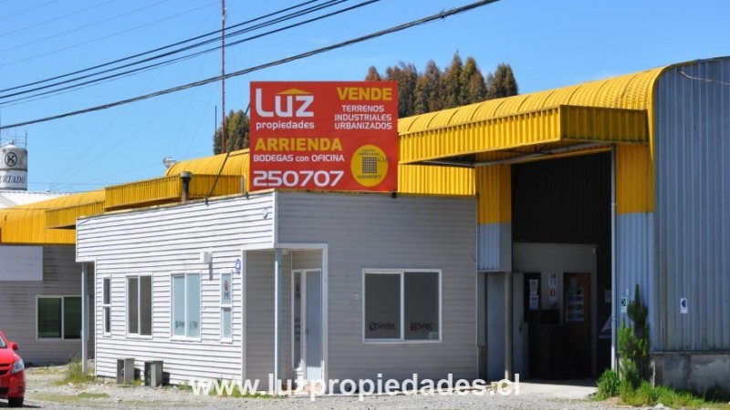 Centro Empresarial Husamontt. Camino al Aeropuerto. - Luz Propiedades