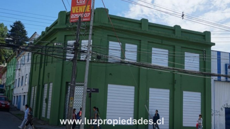 Angelm&Atilde;&sup3; con Pasaje Schwerter  - Luz Propiedades