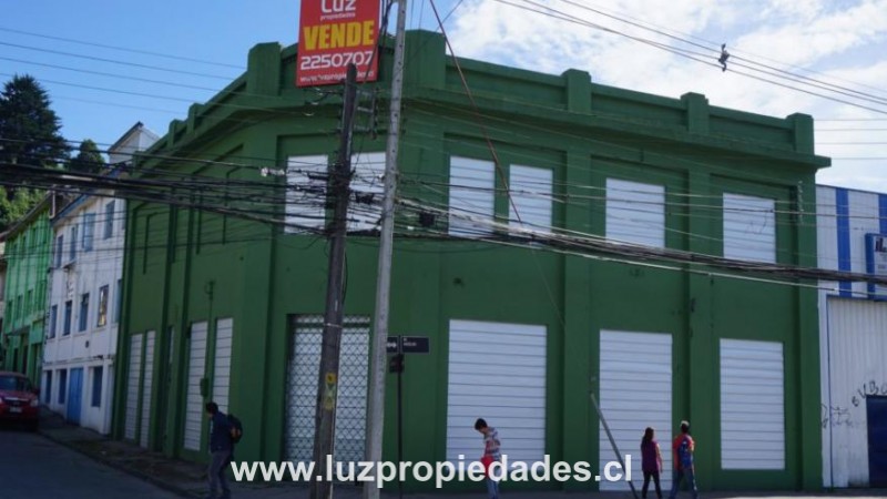 Angelm&Atilde;&sup3; con Pasaje Schwerter  - Luz Propiedades