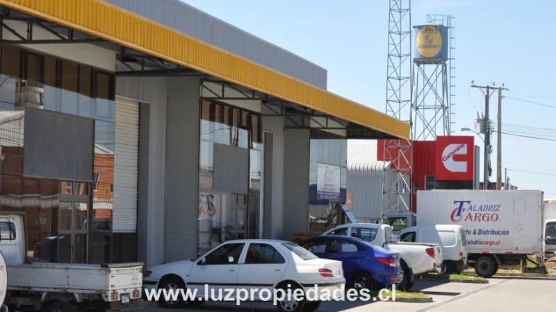 Centro Empresarial Husamontt. Camino al Aeropuerto. - Luz Propiedades