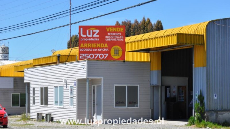 Centro Empresarial Husamontt. Camino al Aeropuerto. - Luz Propiedades